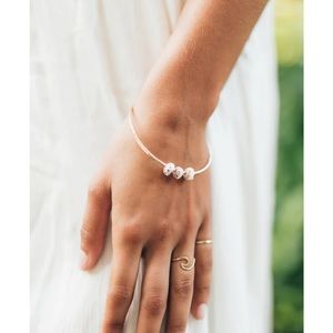 Made in Hawaii 14k TRI-PUKA SHELL BANGLE